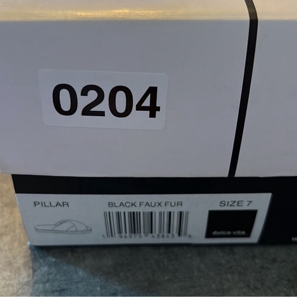 Dolce Vita Pillar Black Faux Fur Slippers NEW Size 7 - Picture 5 of 5